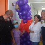 Gracias a OncoCREAN del IMSS Veracruz Sur, Karol toca campana a nueva oportunidad de vida