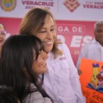 Ninguna escuela quedará fuera del programa de mobiliario: Rocío Nahle García