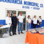 Dignifican labor policial: Gobierno de Isla entrega uniformes a elementos de Seguridad y Tránsito