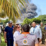 Supervisa Gobernadora atención a incendio en planta de sal de Jáltipan; situación está controlada