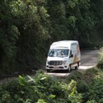 Rocío Nahle cumple, entrega SEV transporte escolar para Barranca Grande